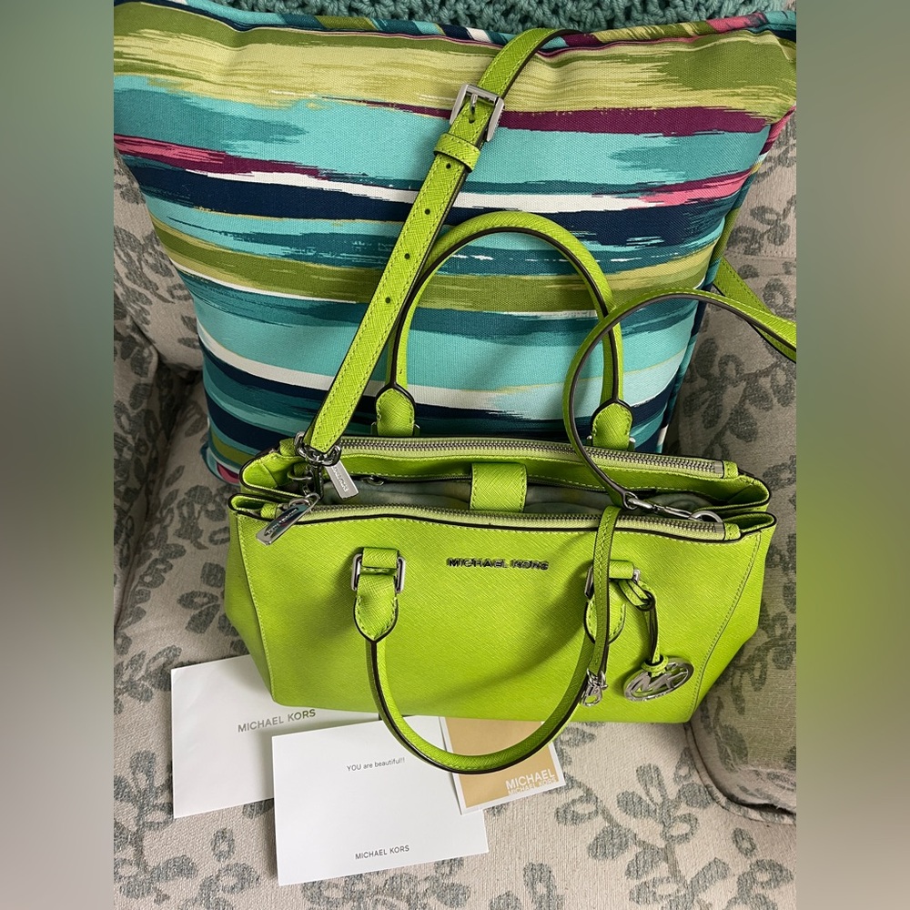 Michael Kors RP $429 Leather Shoulder/top handles Bag Kiwi Green New - Picture 9 of 10